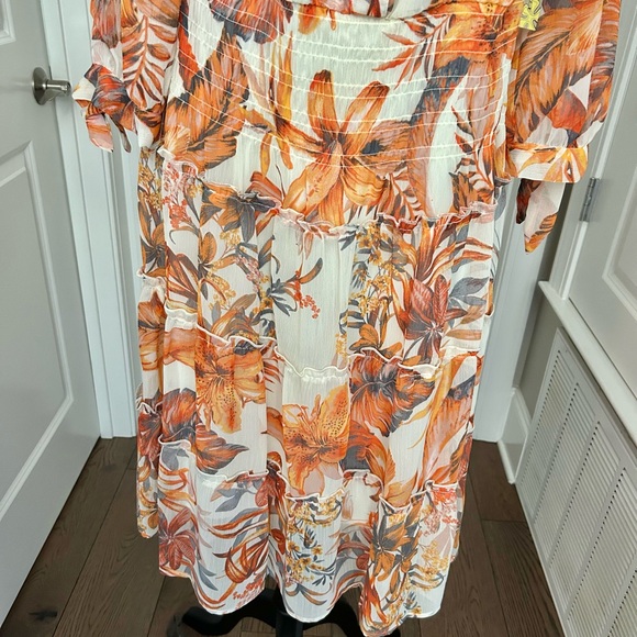 NWT! Figueroa & Flower Orange Tropical Print Smocked
Midi Dress -Plus Size 1X - Picture 6 of 14